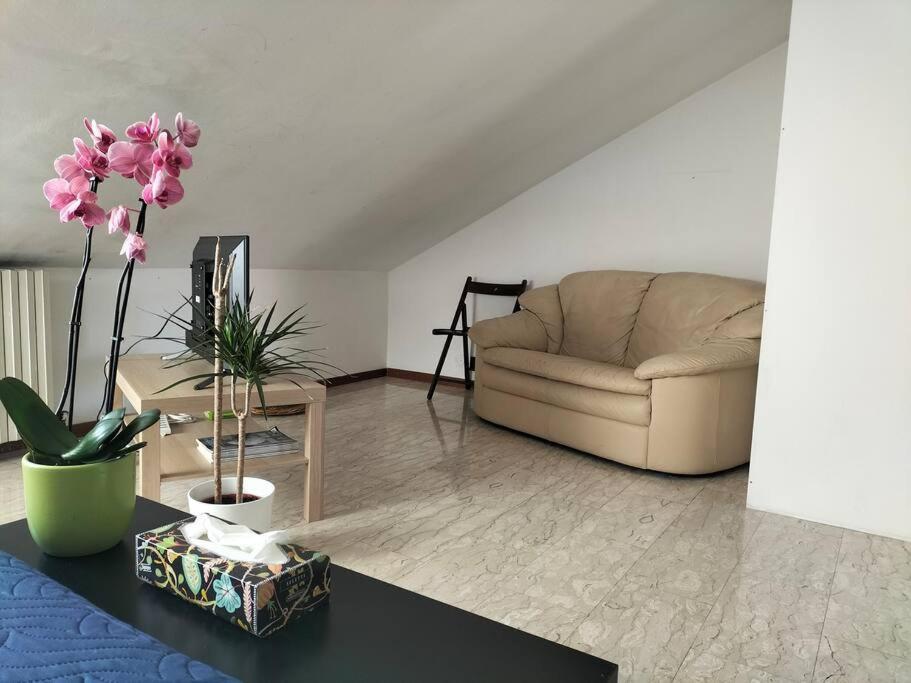 La Casa Di Marta - Ampia Ed Accogliente Mansarda In Piazza Statuto Daire Torino Dış mekan fotoğraf